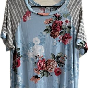 Floral Print Short Sleeve Top in Blue and Gray
